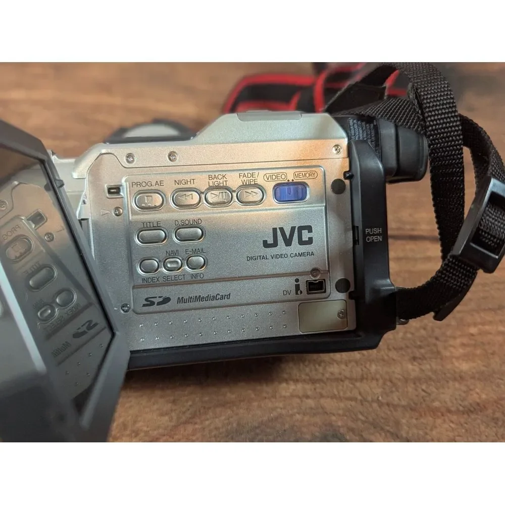 JVC GR-DV3000U Digital Video Camera Excellent Silver Tested No Battery/Charger